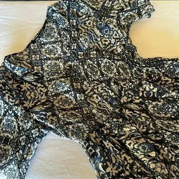 Zara - Picture 1 of 3
